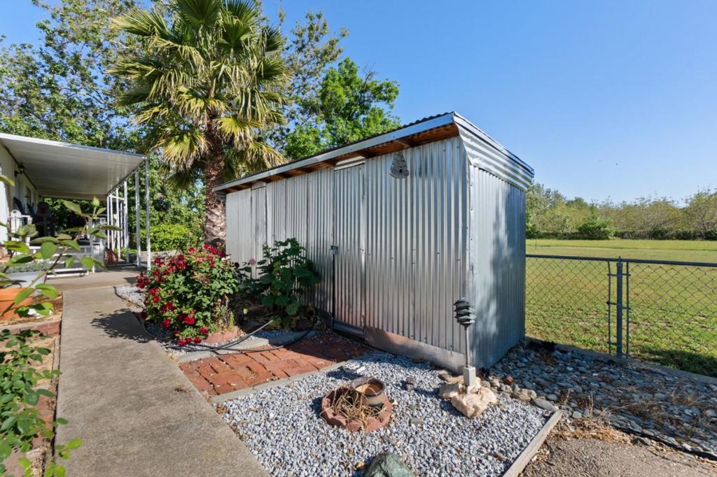 main property photo 40