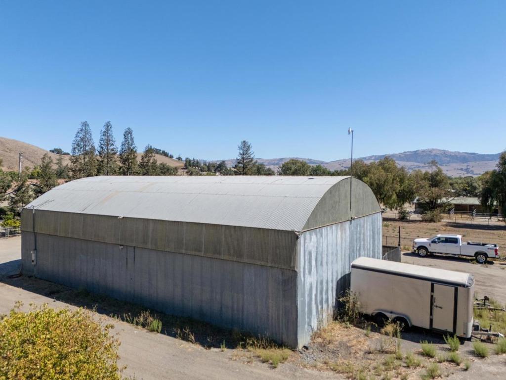 main property photo 50