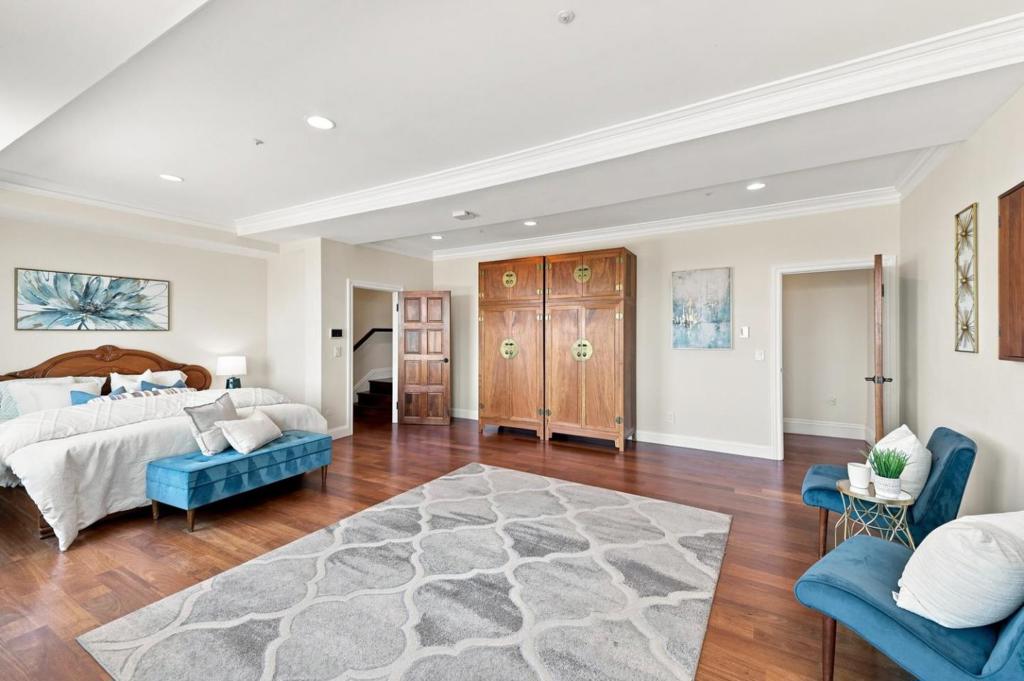 main property photo 77