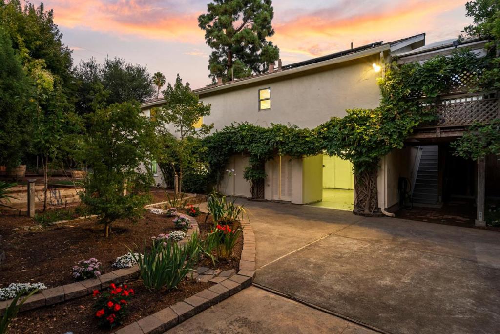 main property photo 79