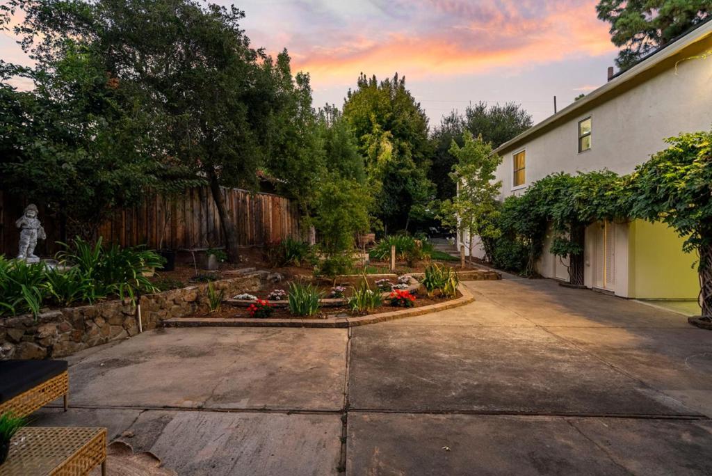 main property photo 80