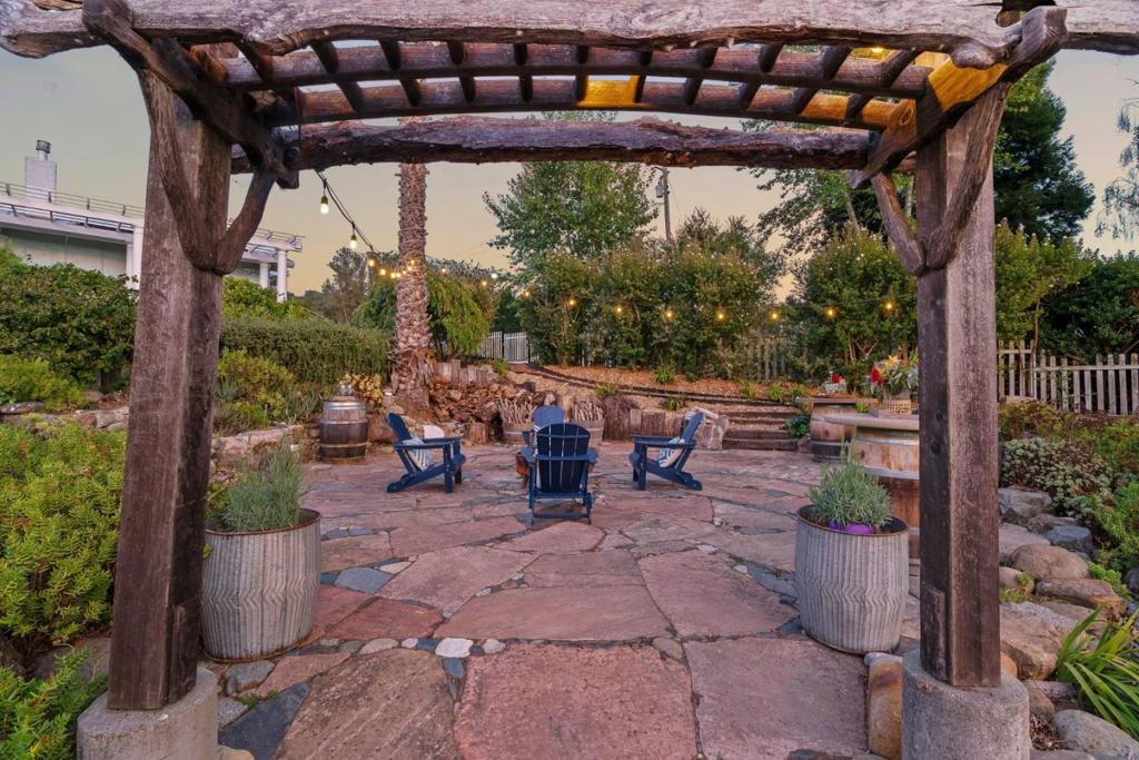 main property photo 12