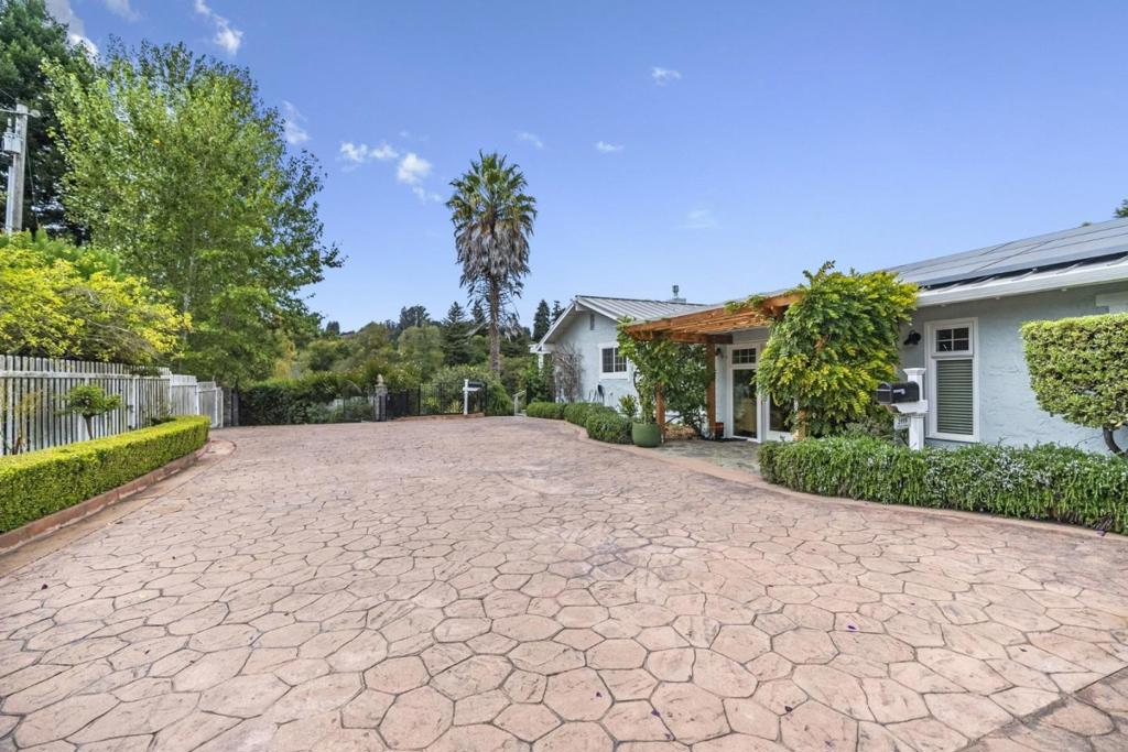 main property photo 60