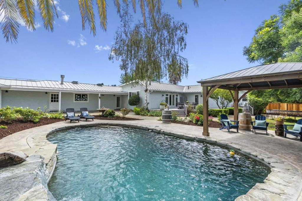main property photo 74