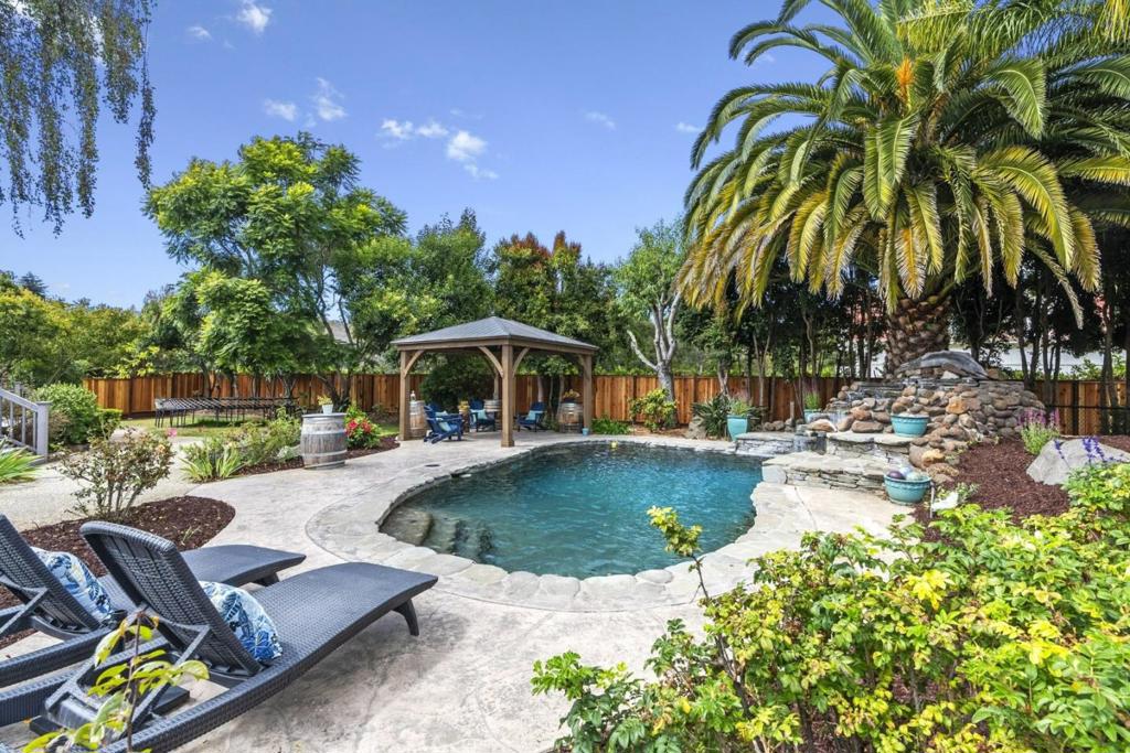 main property photo 76