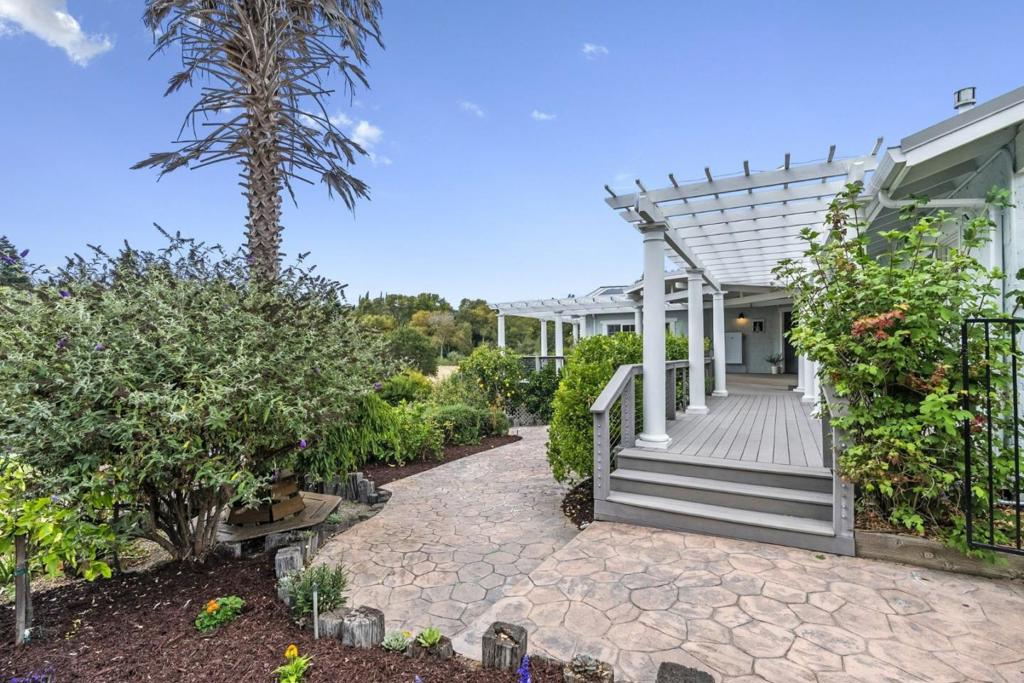 main property photo 79