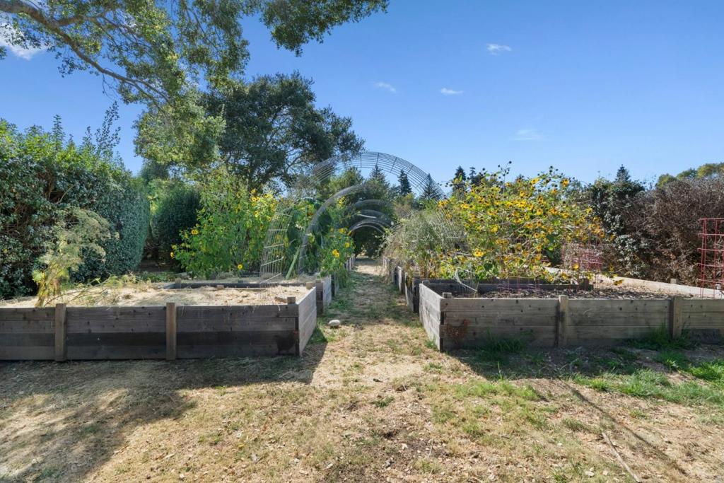main property photo 89