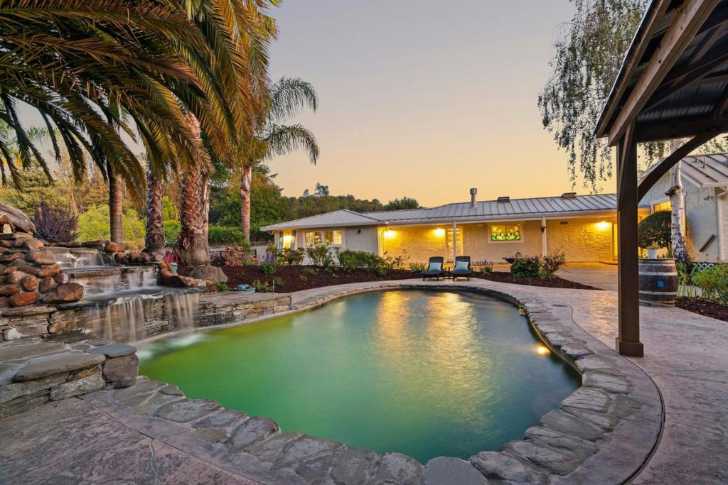 main property photo 9