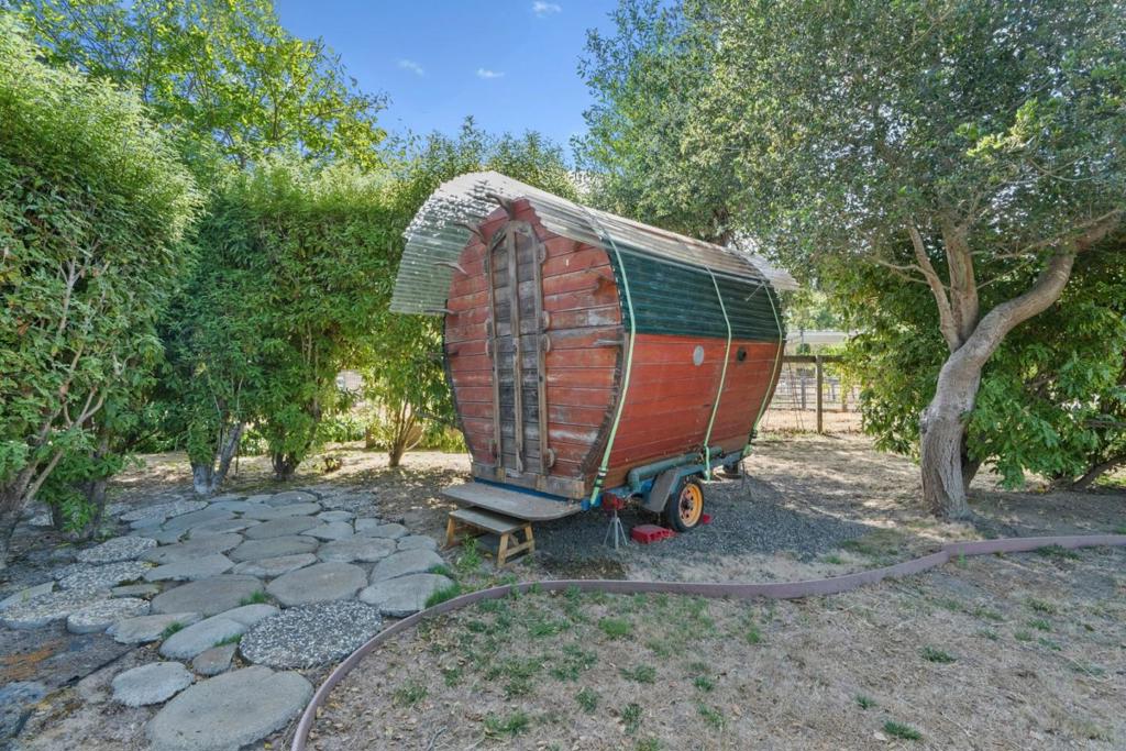 main property photo 95