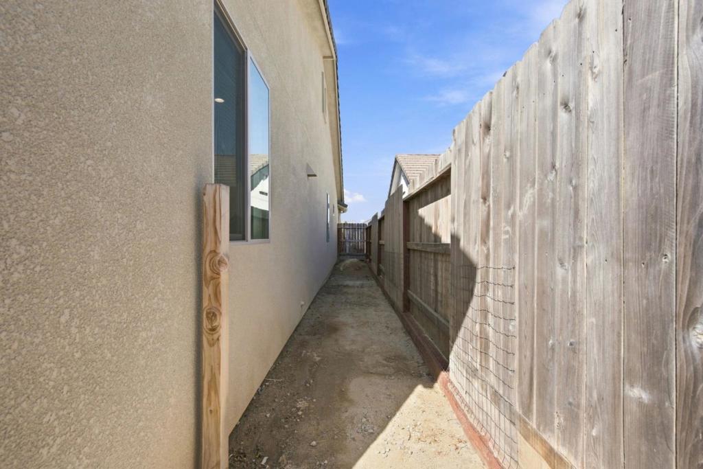 main property photo 74