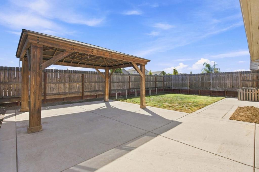 main property photo 77