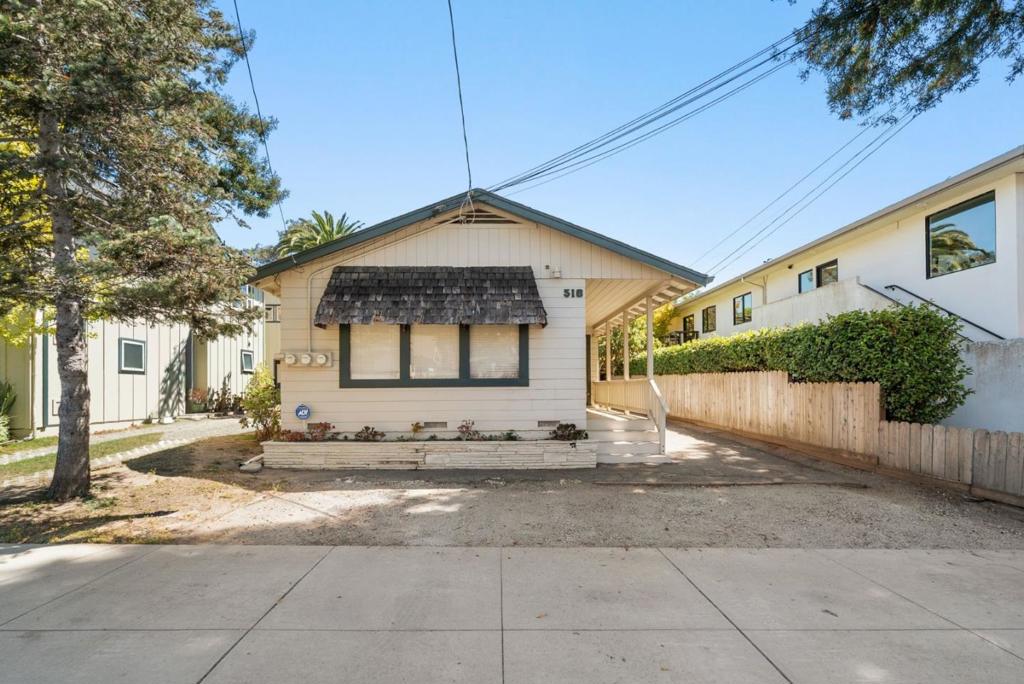 main property photo 30
