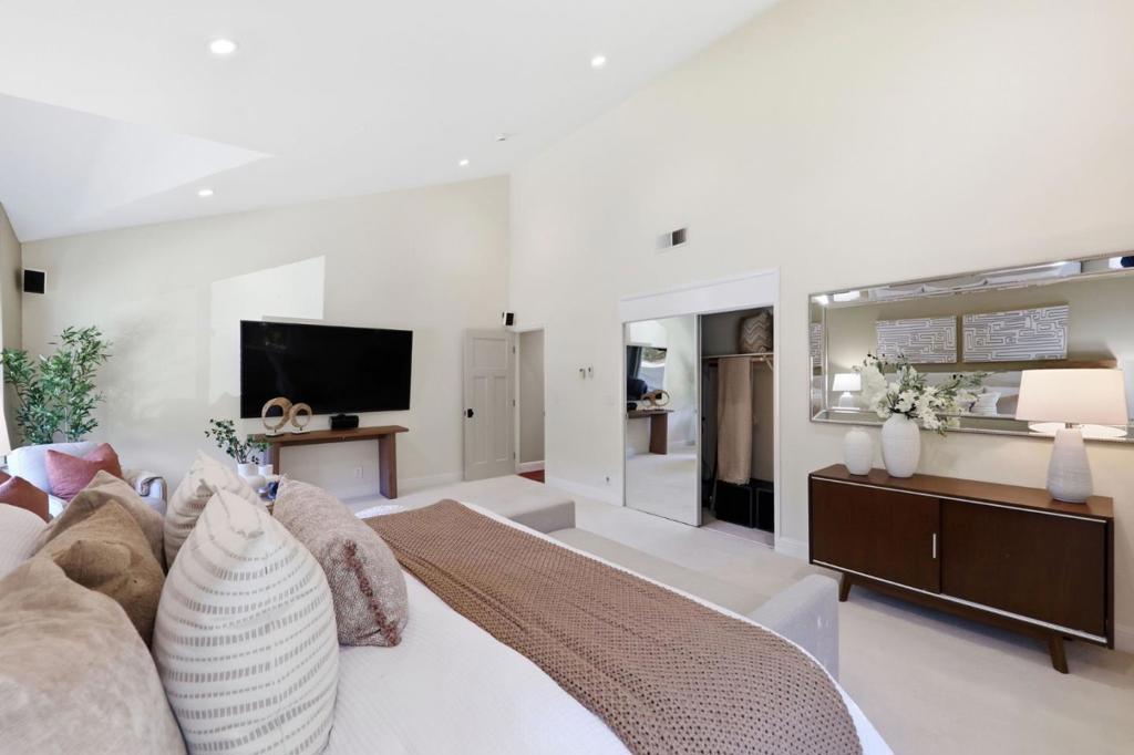 main property photo 76