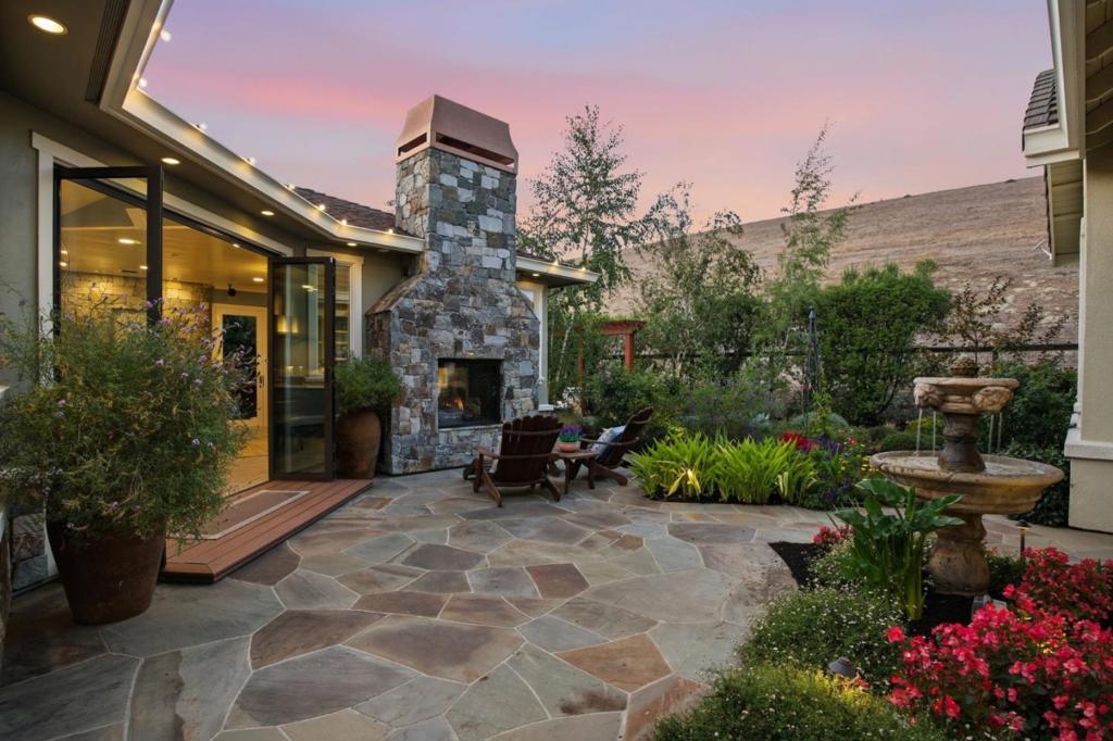 main property photo 74
