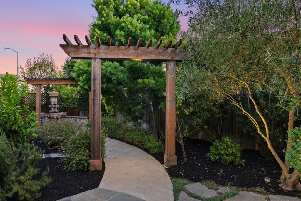 main property photo 78