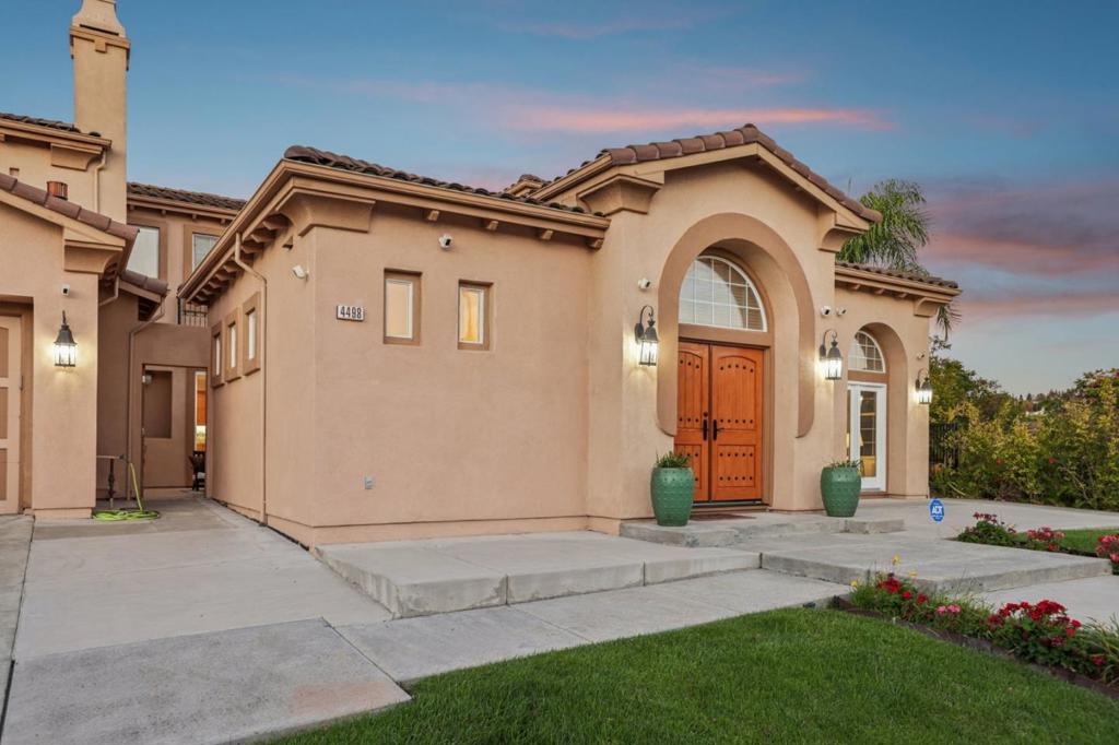 main property photo 90