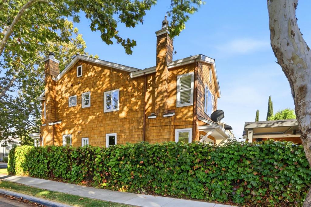 main property photo 78