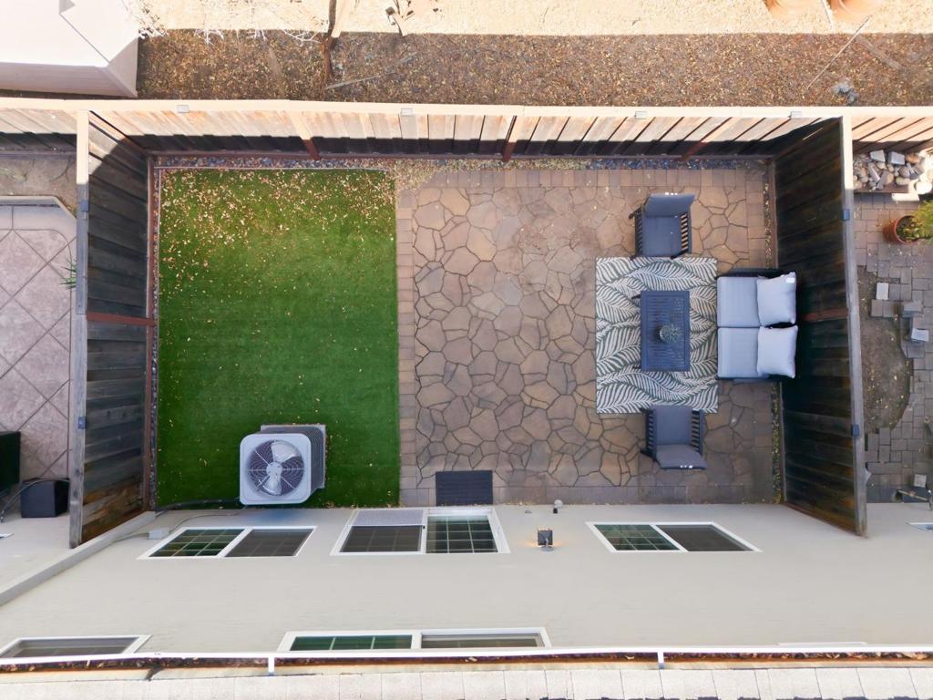 main property photo 28