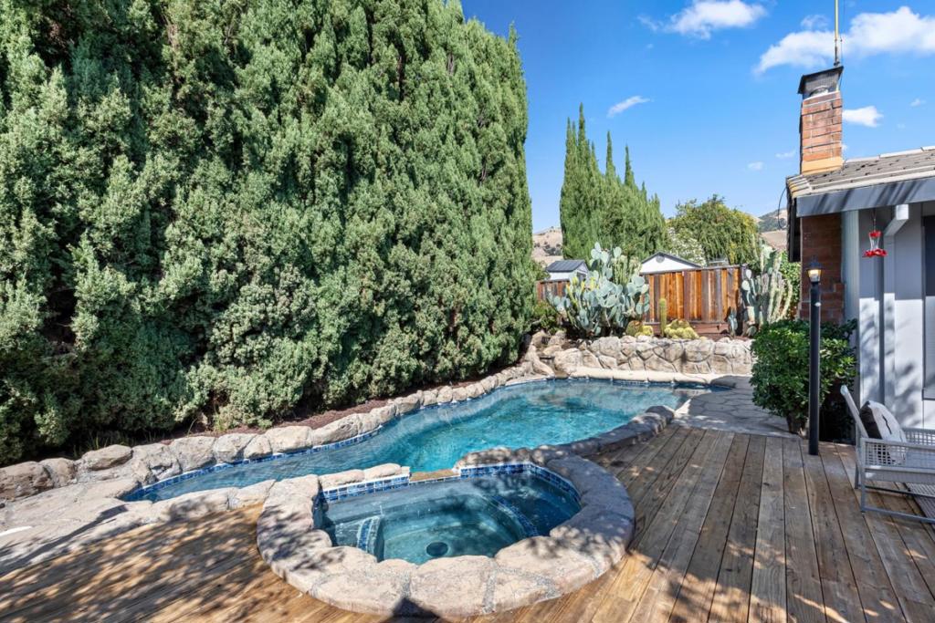 main property photo 43