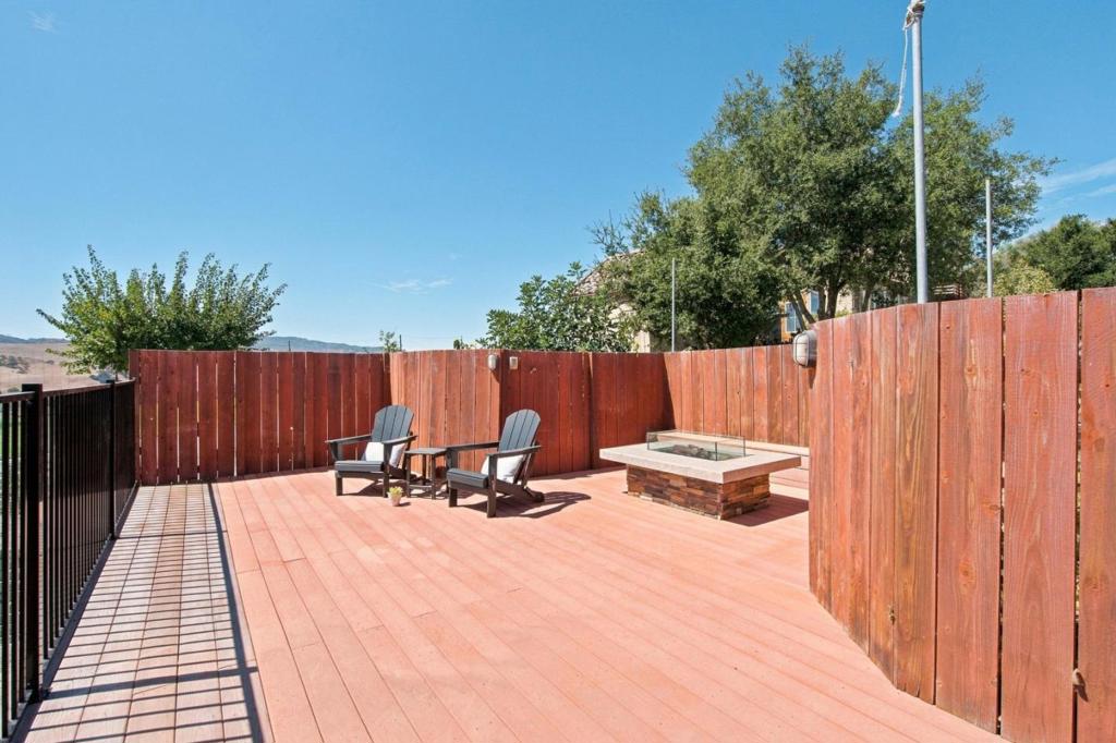 main property photo 74