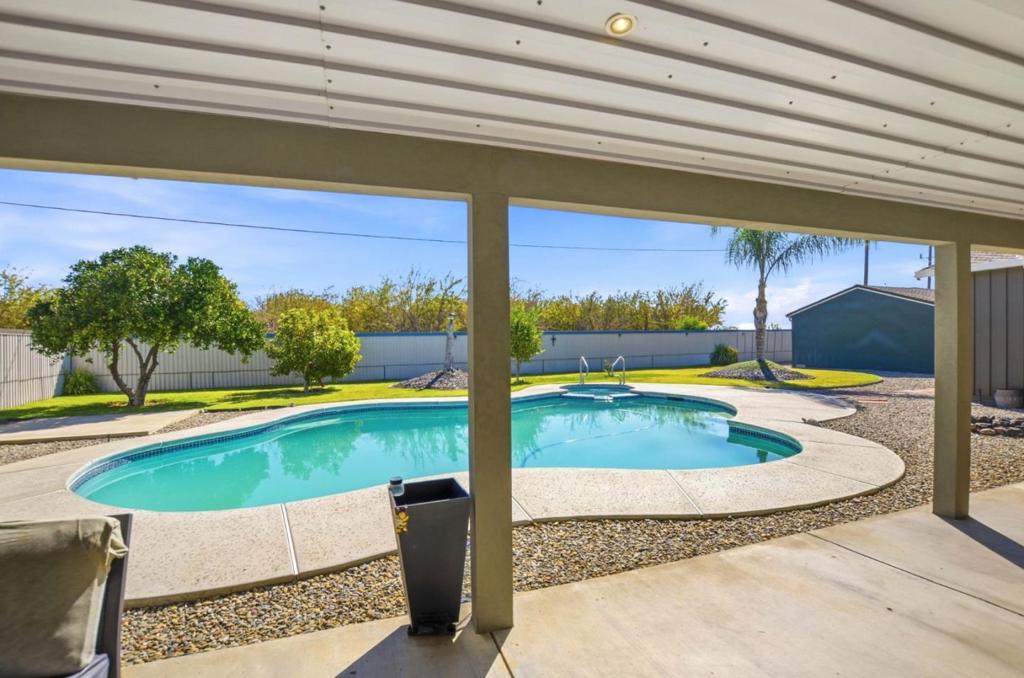 main property photo 29