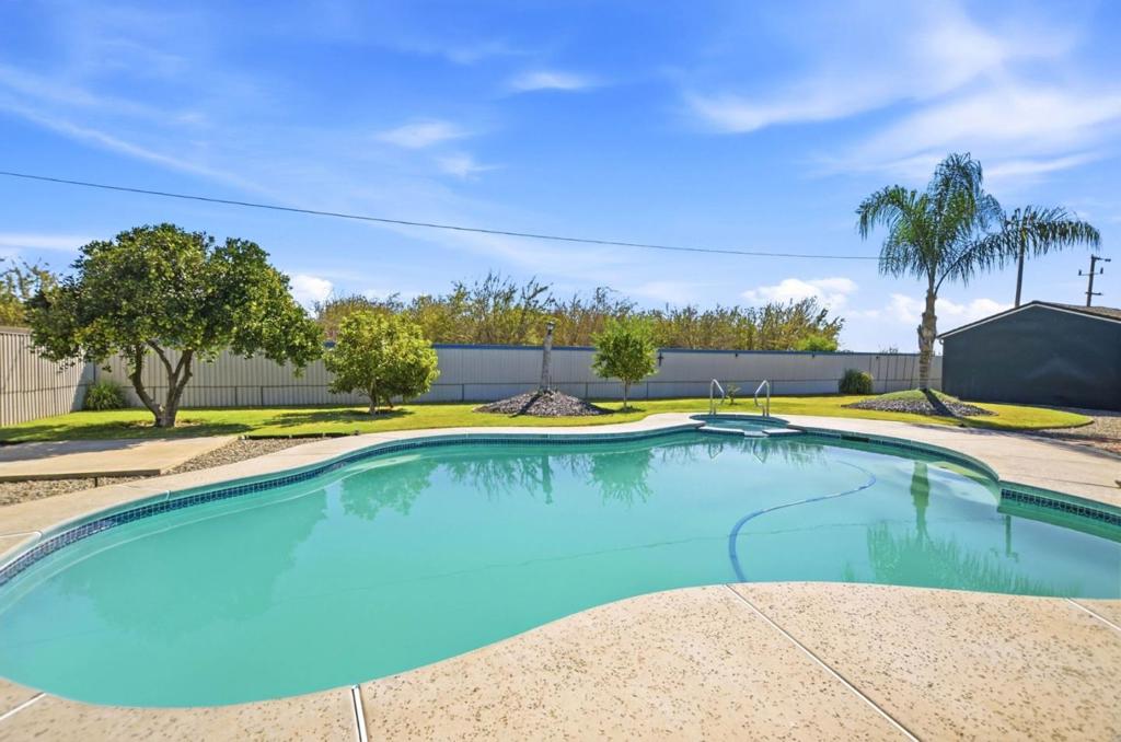 main property photo 31