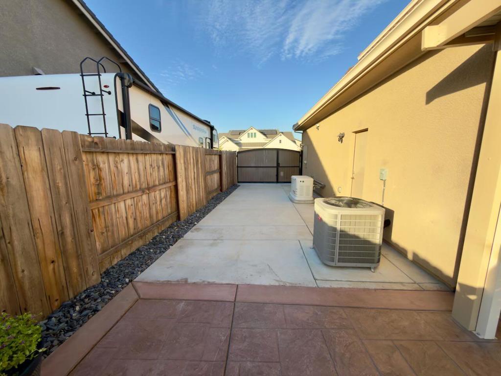 main property photo 74