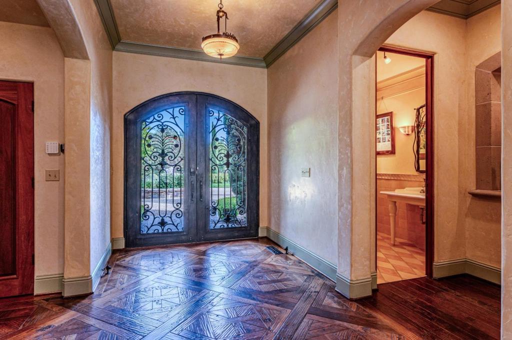 main property photo 10