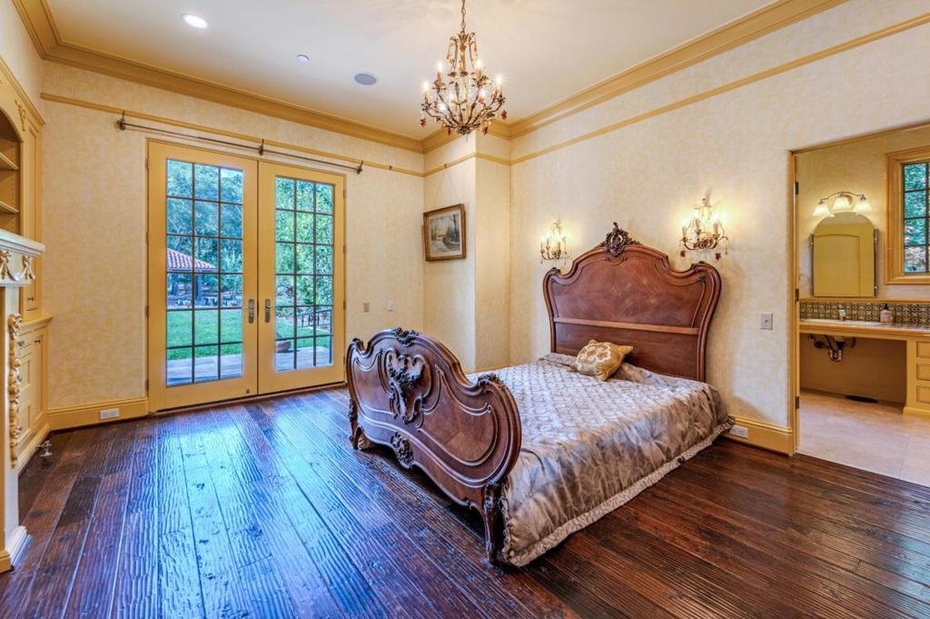main property photo 23