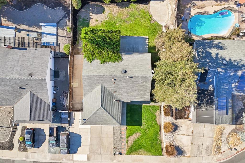 main property photo 49