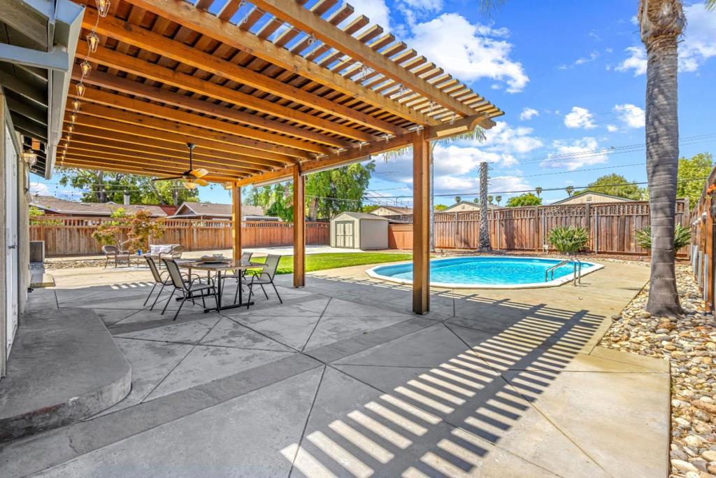 main property photo 39