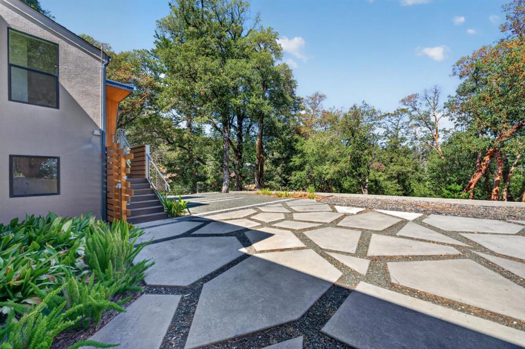 main property photo 60