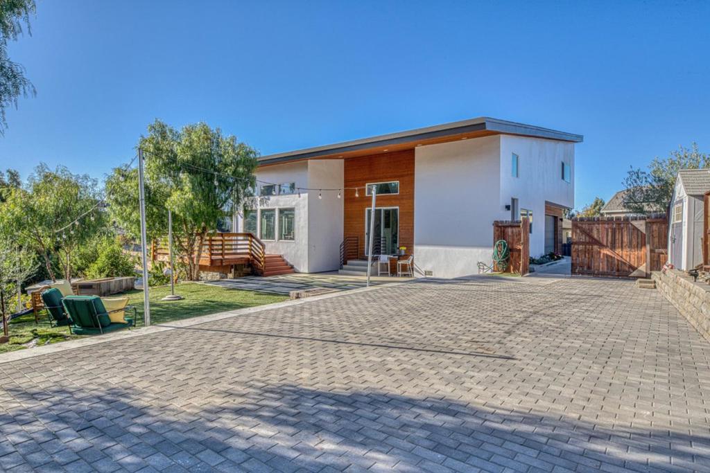 main property photo 38