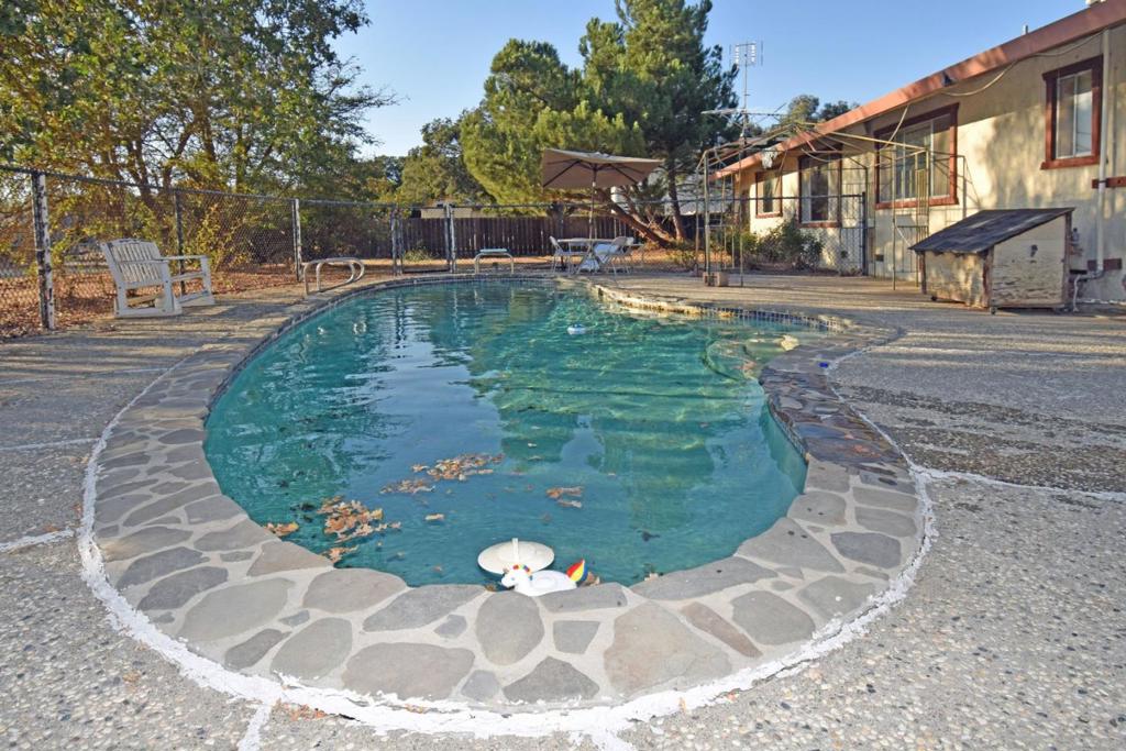 main property photo 25