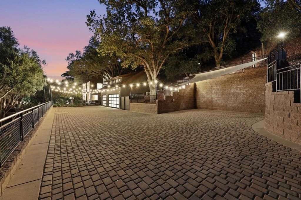main property photo 59