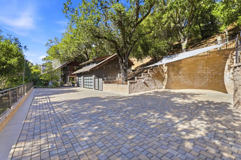 main property photo 74