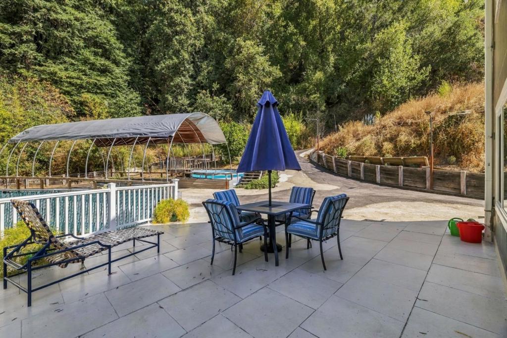 main property photo 28