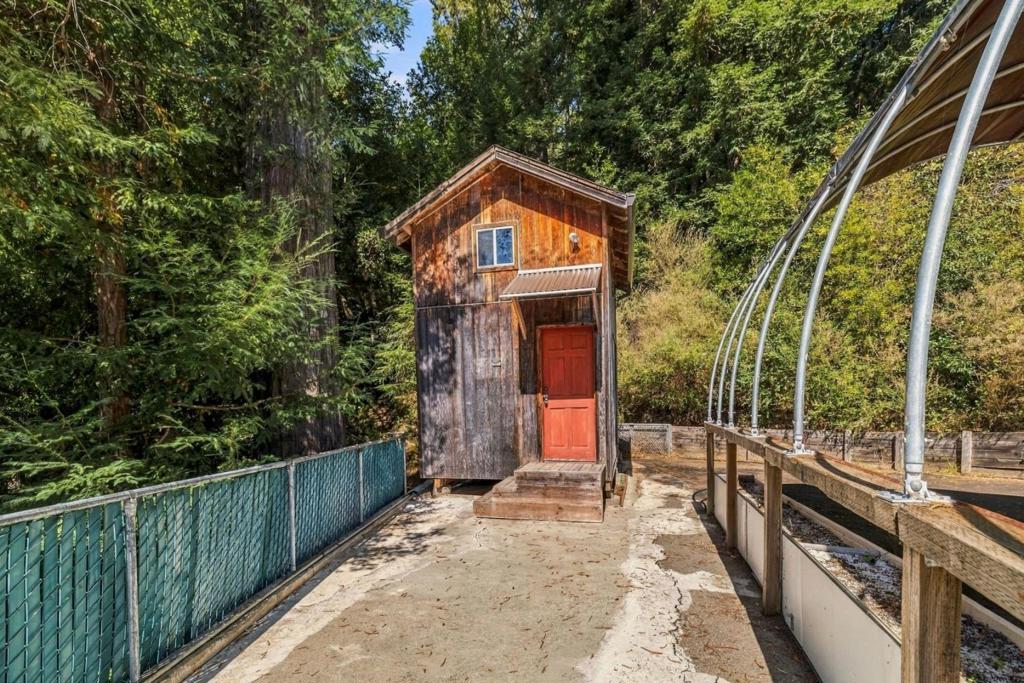 main property photo 33