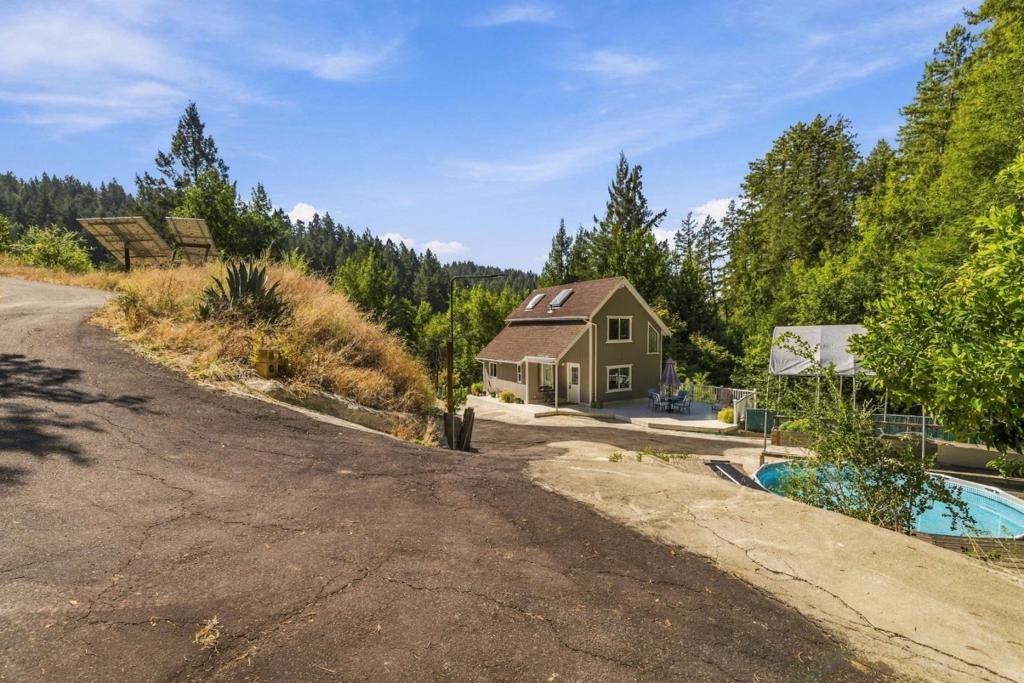 main property photo 38