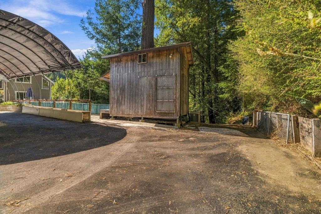 main property photo 39