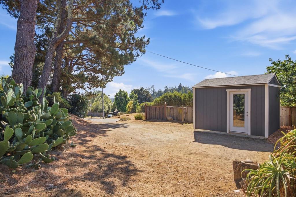 main property photo 40