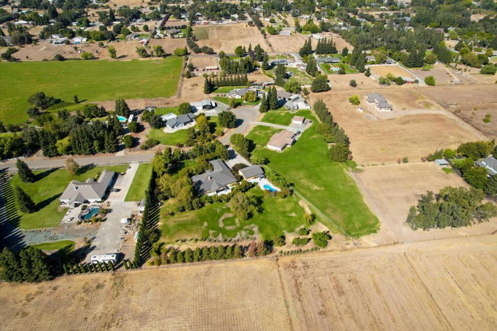 main property photo 37
