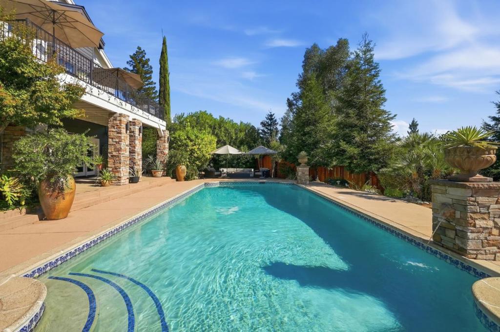 main property photo 111