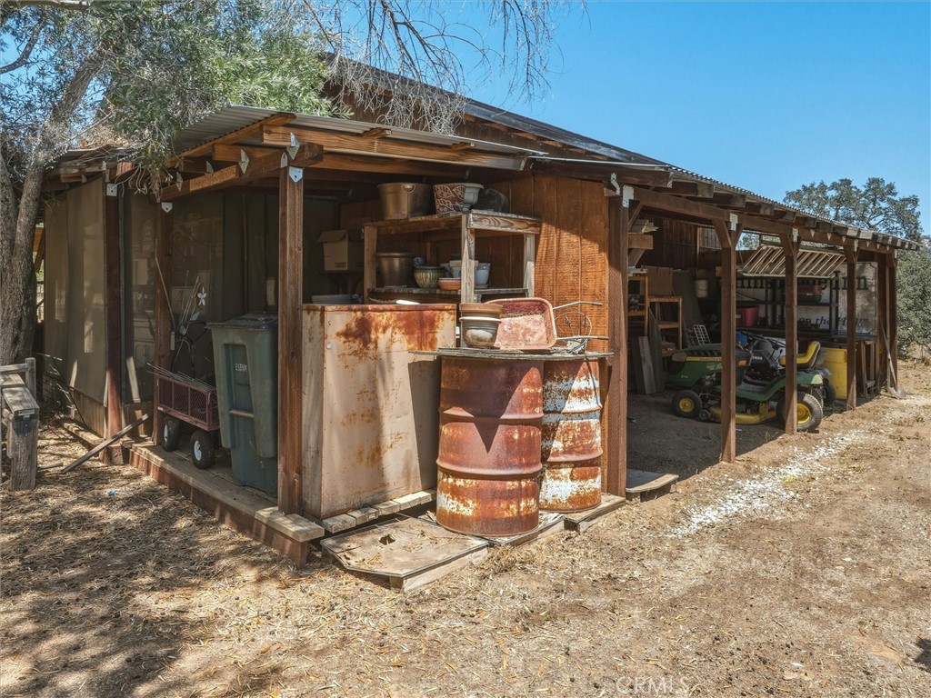 main property photo 40