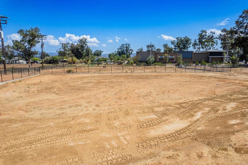 main property photo 17