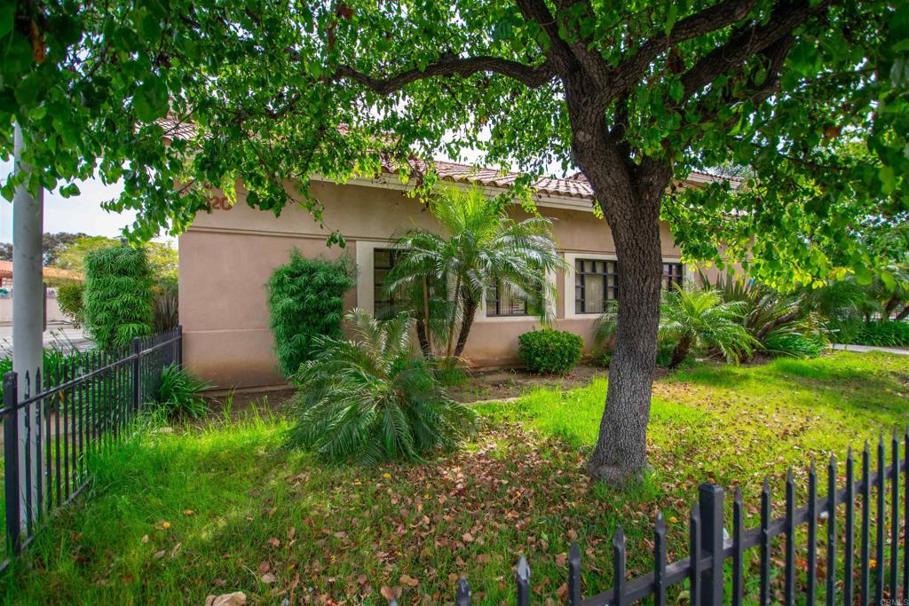 main property photo 28