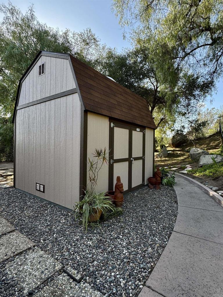 main property photo 14