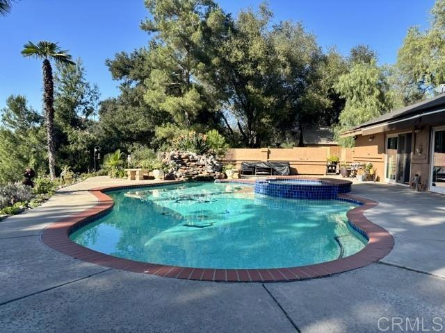 main property photo 9