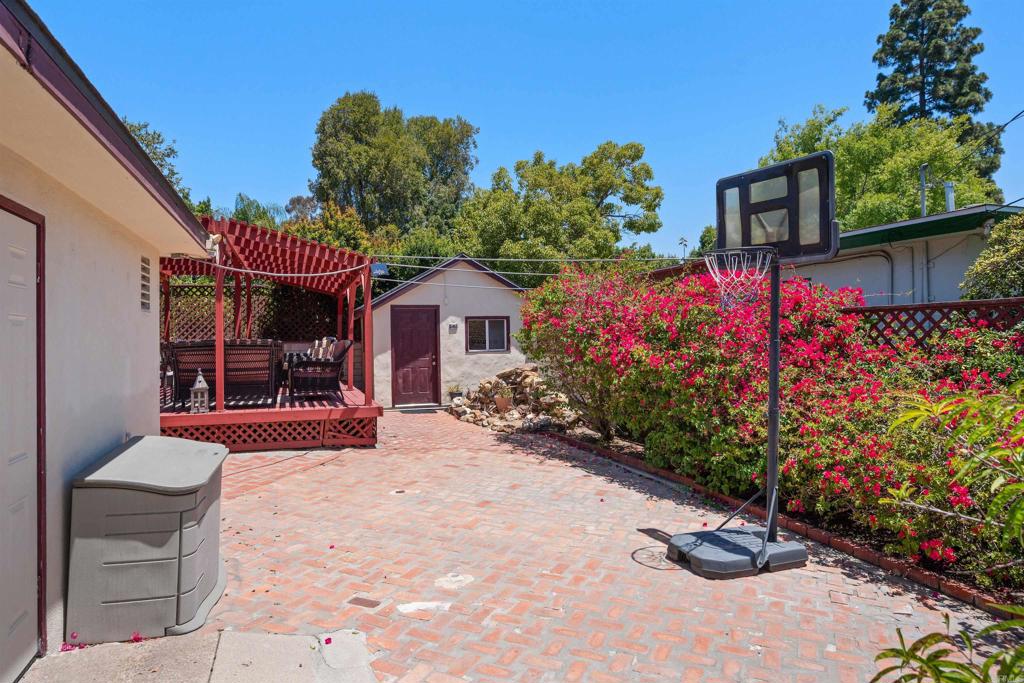 main property photo 41