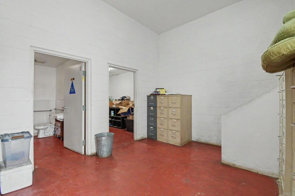 main property photo 11
